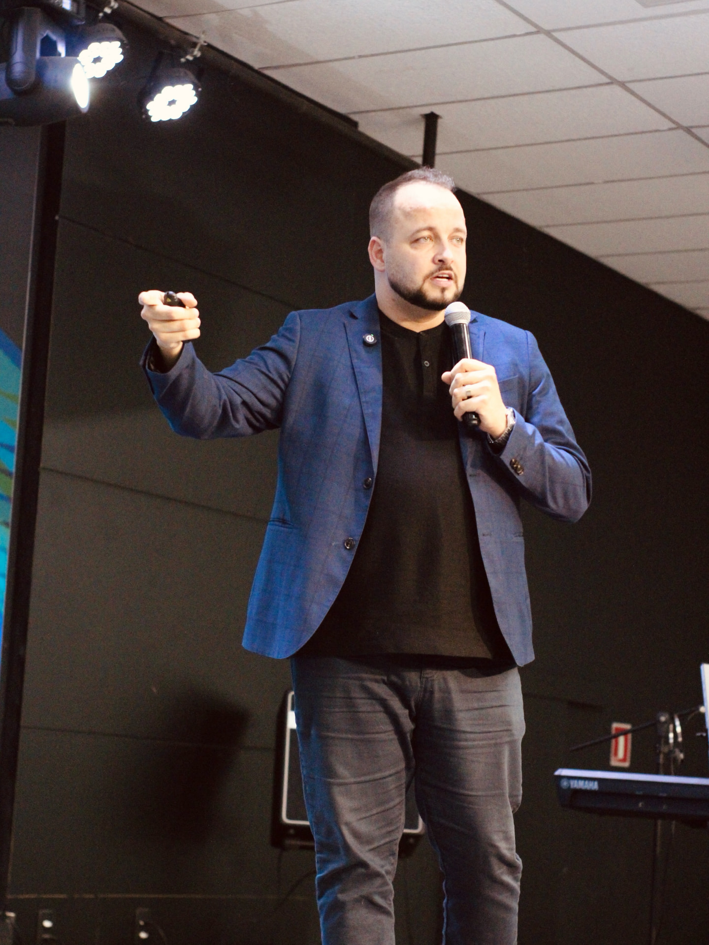 Thyago Ribeiro em palestra sobre crescimento e tráfego pago